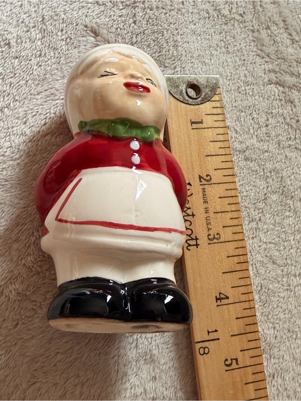 Vintage Santa And Mrs. Claus Salt & Pepper Shakers Kissing Winking - Picture 12 of 12
